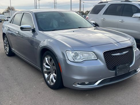 Used 2018 Chrysler 300 Limited image 2