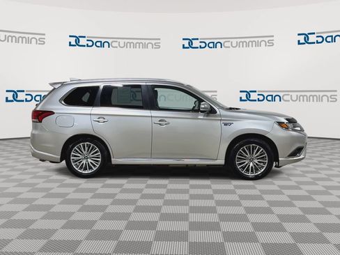 Used 2022 Mitsubishi Outlander LE AWD/4WD image 9