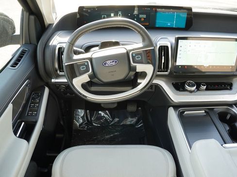 Certified 2025 Ford Expedition Max Platinum AWD/4WD image 23