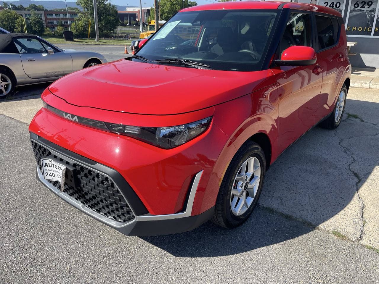 Used 2025 Kia Soul LX w/ LX Technology Package FWD image 6