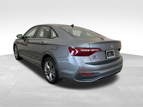 Used 2024 Volkswagen Jetta SE FWD image 3