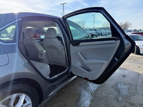 Used 2017 Volkswagen Passat 1.8T S image 20