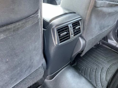 Used 2015 Nissan Rogue SV FWD image 11