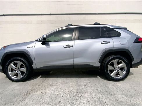Used 2021 Toyota RAV4 XLE Premium AWD/4WD image 3
