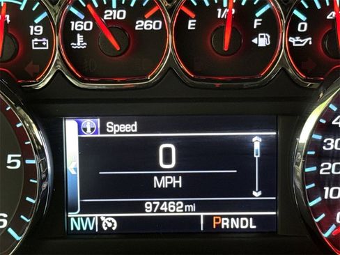 Used 2020 Chevrolet Suburban LT image 13