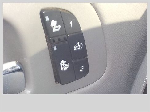 Used 2009 GMC Sierra 3500 SLT w/ SLT Convenience Package image 24