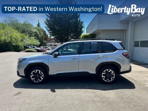 Used 2025 Subaru Forester Premium AWD/4WD image 9