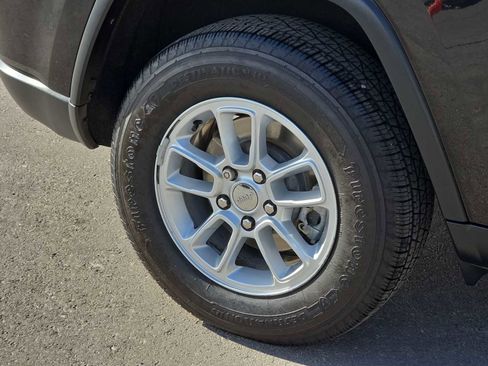 Used 2020 Jeep Grand Cherokee Laredo image 12