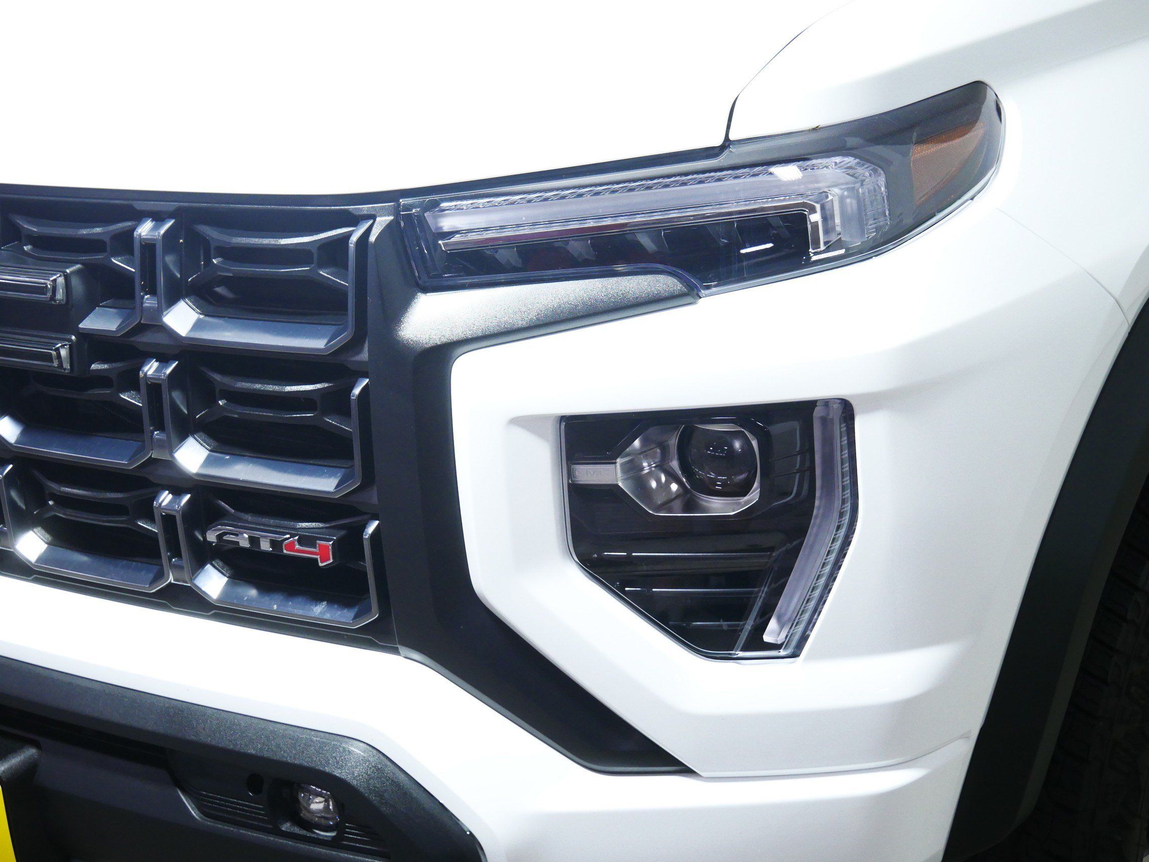 Used 2023 GMC Canyon AT4 w/ AT4 Premium Package AWD/4WD image 16