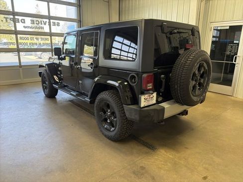 Used 2012 Jeep Wrangler Unlimited Sahara w/ Max Tow Pkg AWD/4WD image 7