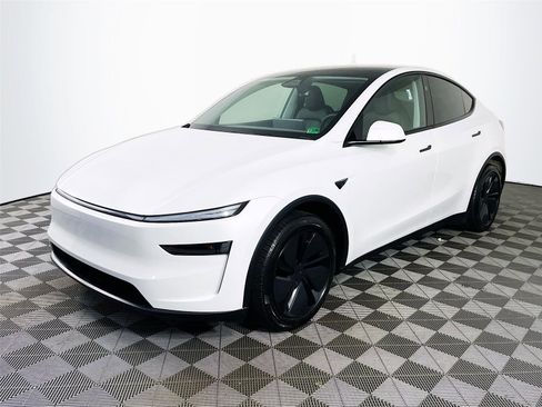 Used 2026 Tesla Model Y Long Range AWD/4WD image 3