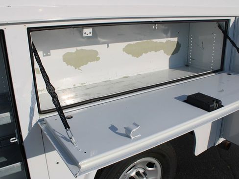 Used 2022 Chevrolet Express 3500 w/ Power Convenience Package image 19