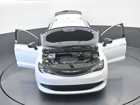 New 2026 Chrysler Voyager LX image 67