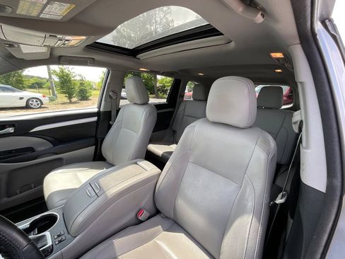 Used 2015 Toyota Highlander XLE image 13