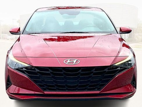 Used 2021 Hyundai Elantra SEL image 2