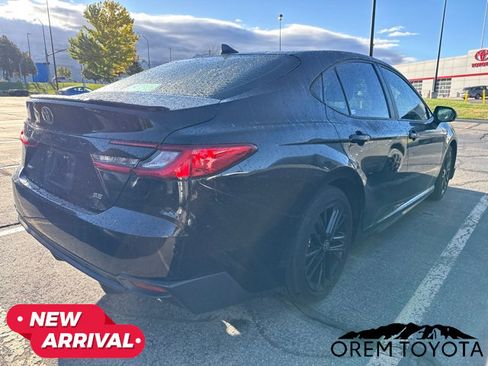 Used 2025 Toyota Camry SE w/ Convenience Package FWD image 18