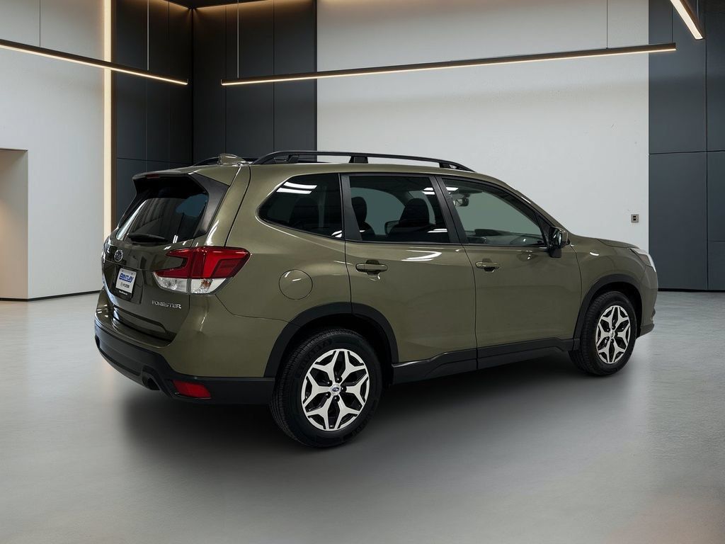 Used 2023 Subaru Forester Premium AWD/4WD image 6