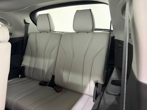 Certified 2024 Acura MDX SH-AWD w/ Advance Package image 18