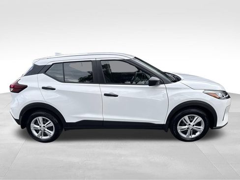 Used 2025 Nissan Kicks Play S FWD image 8