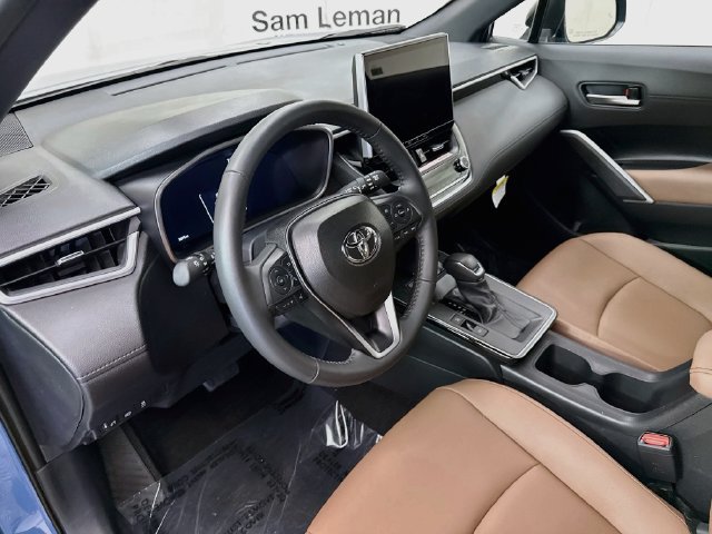Used 2026 Toyota Corolla Cross XLE w/ Convenience Package FWD image 9