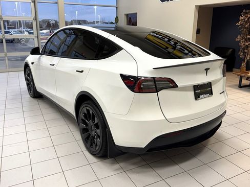 Used 2022 Tesla Model Y Long Range image 2