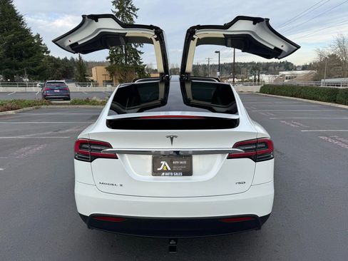 Used 2018 Tesla Model X 75D image 10