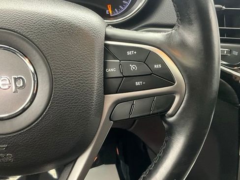 Used 2019 Jeep Grand Cherokee Altitude image 19