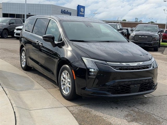 New 2027 Chrysler Pacifica Select FWD image 3