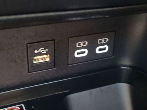 Used 2025 Toyota Camry SE image 31