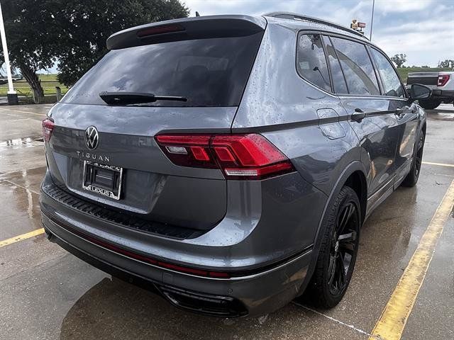 Used 2024 Volkswagen Tiguan SE R-Line FWD image 3