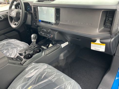 New 2025 Ford Bronco Base image 15