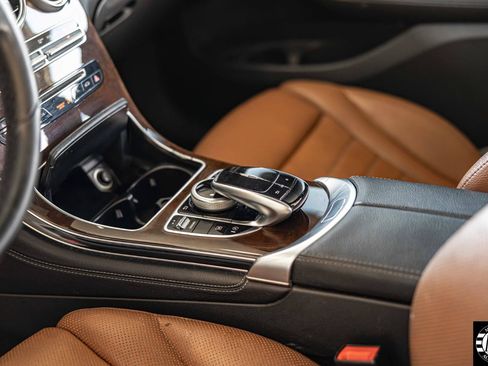 Used 2017 Mercedes-Benz GLC 300 4MATIC w/ Premium 2 Package image 9