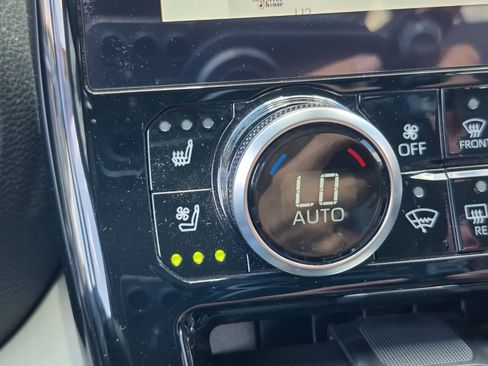 Used 2023 Toyota Highlander Limited AWD/4WD image 33