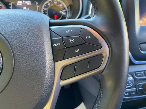 Used 2020 Jeep Cherokee Latitude Plus FWD image 65
