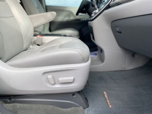 Used 2016 Toyota Sienna XLE w/ XLE Navigation Package image 11