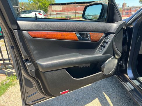 Used 2008 Mercedes-Benz C 300 Sedan image 9