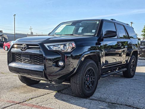 Used 2024 Toyota 4Runner SR5 AWD/4WD image 3