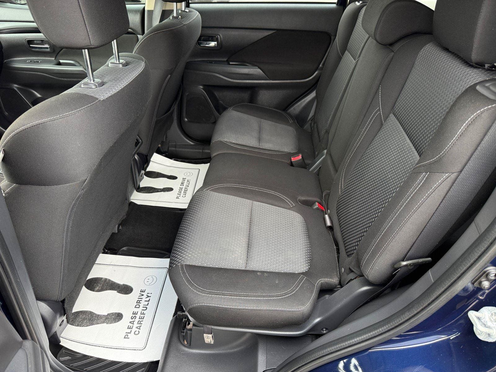 Used 2020 Mitsubishi Outlander ES FWD image 12