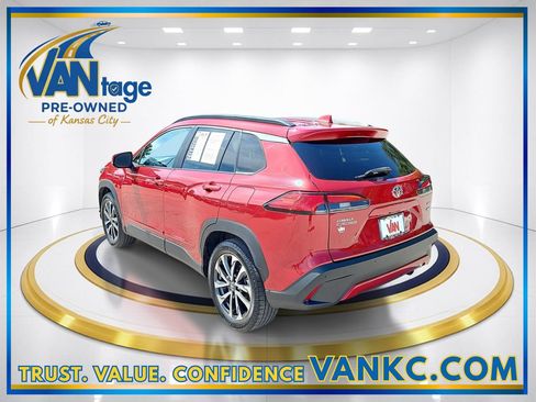 Used 2023 Toyota Corolla Cross XLE w/ Convenience Package AWD/4WD image 9