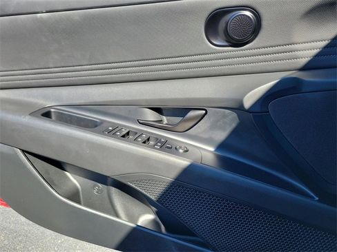 Used 2025 Hyundai Elantra Sport image 19