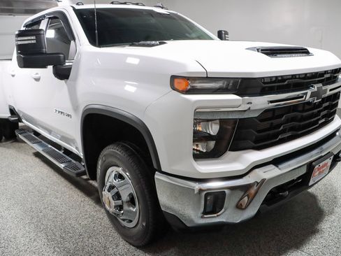 Used 2024 Chevrolet Silverado 3500 LT w/ Convenience Package AWD/4WD image 5