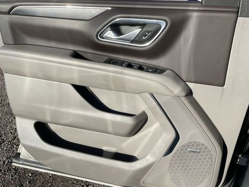 Used 2023 GMC Yukon XL SLT image 23