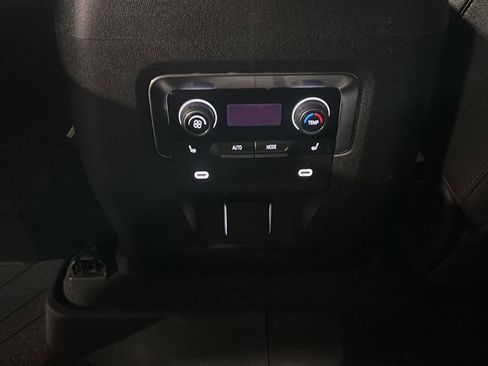 Used 2022 Chevrolet Suburban LT w/ Luxury Package image 22