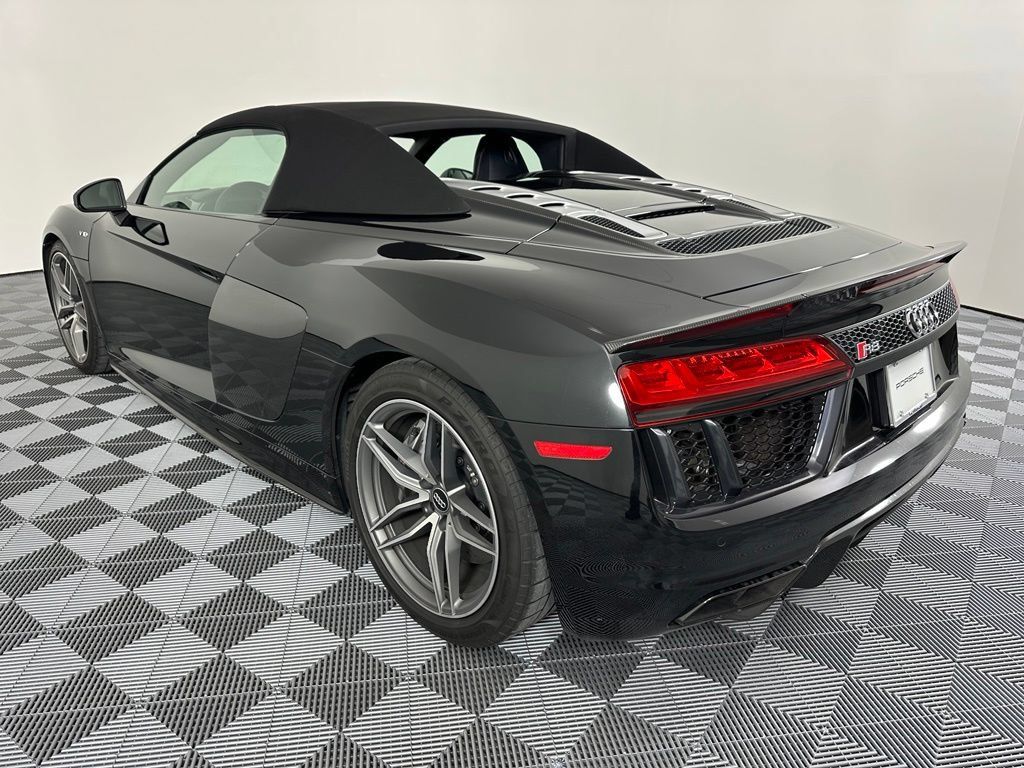 Used 2018 Audi R8 V10 plus AWD/4WD image 3