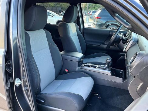 Used 2023 Toyota Tacoma TRD Off-Road image 9