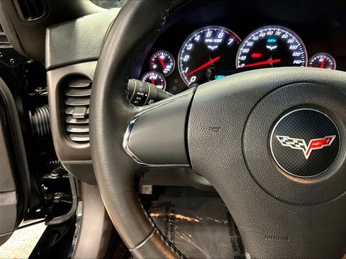 Used 2007 Chevrolet Corvette Coupe w/ Performance Package RWD image 7