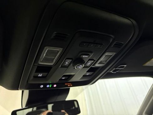 Used 2023 GMC Yukon SLT w/ SLT Premium Package AWD/4WD image 44