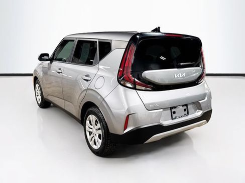 Used 2023 Kia Soul LX FWD image 5