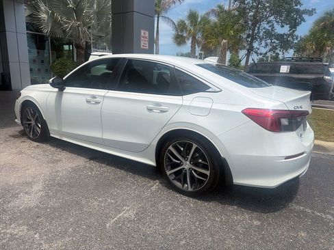 Used 2022 Honda Civic Touring image 4