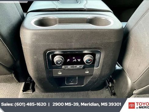 Used 2023 Chevrolet Suburban LT image 24